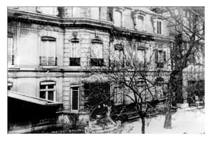 l'h&ocirc;tel vu de la cour