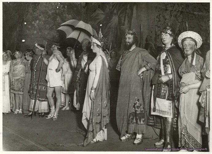 Marcel Claudel (4ème depuis la gauche) dans Pâris (La Belle Hélène) avec Liliane Berton, Claude Revel, Georges Davray, Charles Darthez, Jules Salès, etc. Monnaie, 10 juin 1933, direction de Georges Lauweryns.