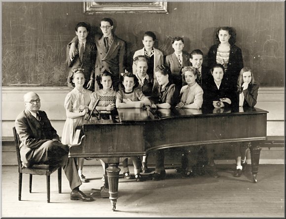 Classe de piano de Jules Gentil, 1948
