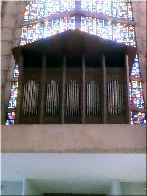 Buffet de l'orgue de l'glise Notre-Dame-de-Lourdes de Casablanca