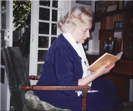 Marie-Claire Galprine au bureau de Lon Bloy (photo Alexis Galprine) DR.