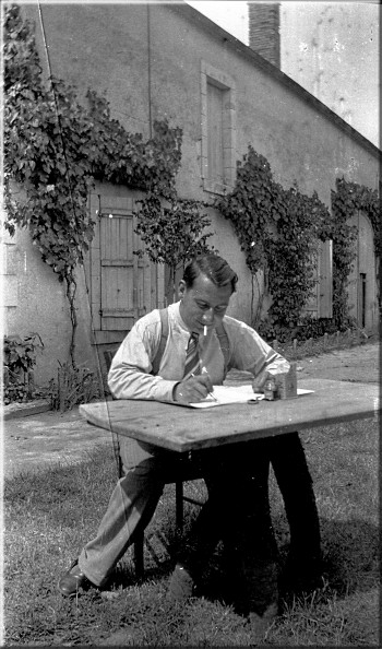 René Guillou,rédigeant sa partition Chimères