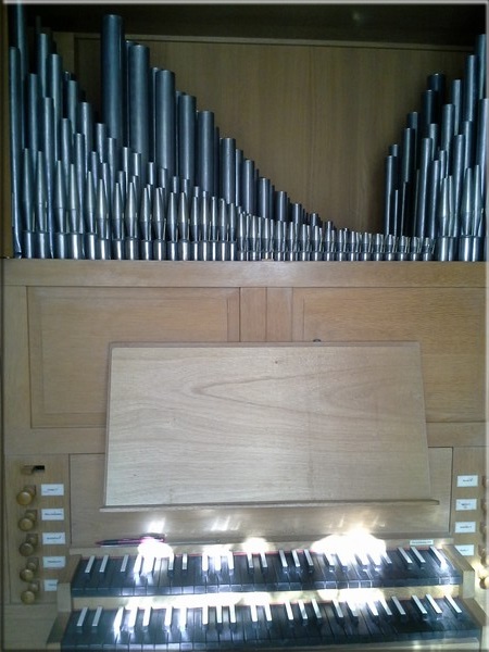 Orgue de salon dAndr Isoir install dans sa maison de Palaiseau