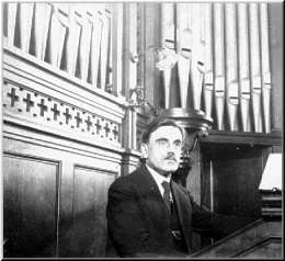 Pierre Kunc à l'orgue de l'église St Pierre de Charenton