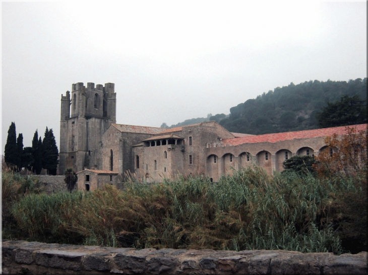 Abbaye Sainte-Marie  Lagrasse (Aude) (photo DHM, nov. 2014) DR.