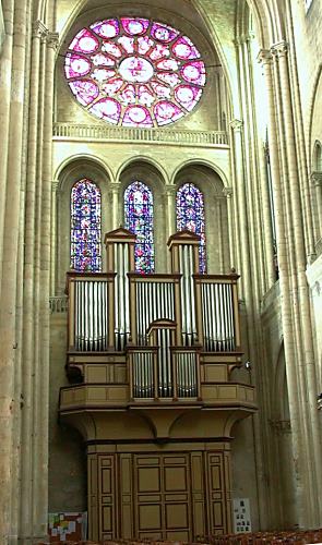 Mantes - Le nouvel orgue - Photo © Marie-France Chatelais, 2003 - Spcialement pour Musica et Memoria.