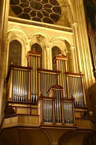 Mantes - Le nouvel orgue - Photo © Marie-France Chatelais, 2005 - Spcialement pour Musica et Memoria.