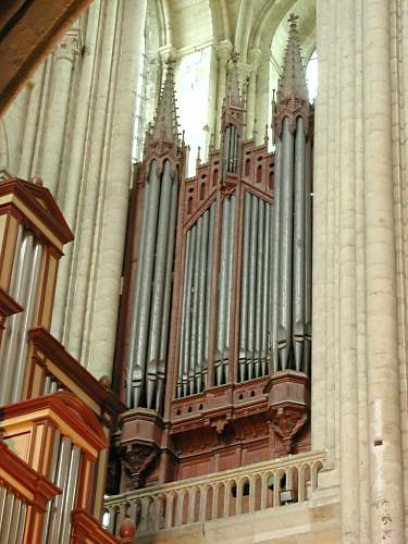 Mantes - L'ancien orgue - Photo © Marie-France Chatelais, 2003 - Spcialement pour Musica et Memoria.