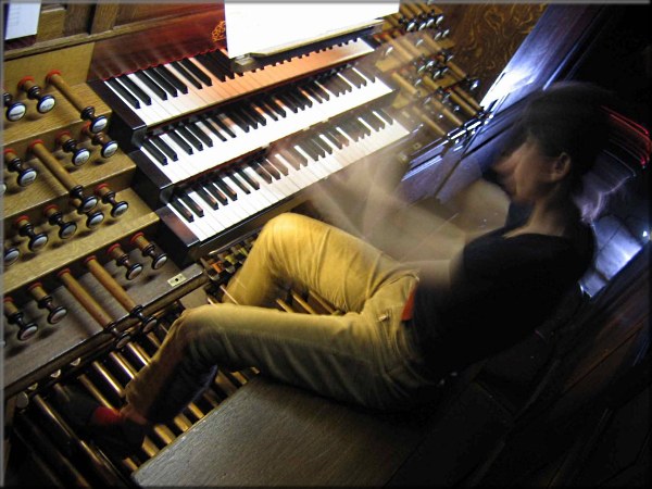 Marina Tchebourkina  l'orgue de l'Abbaye-aux-Hommes de Caen 