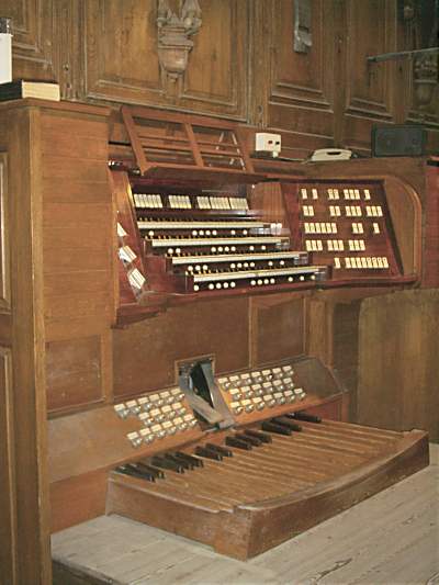 Cath. de Nantes, console du grand orgue (Photo Pascale Winkel, avr. 2005)