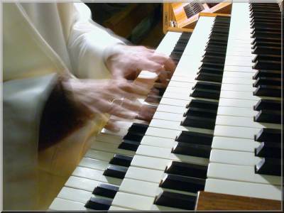 Abbaye Notre-Dame d'Ourscamp (Oise), les claviers de l'orgue Roethinger 1947