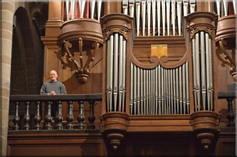 Père Vincent-Marie à l’orgue de la cathédrale de Tulle, avril 2014 