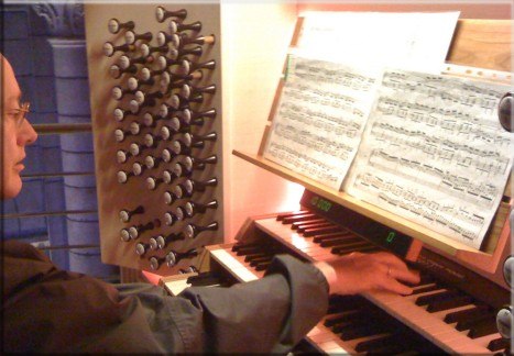 Père Vincent-Marie à l’orgue de la cathédrale de Monaco, mars 2013 