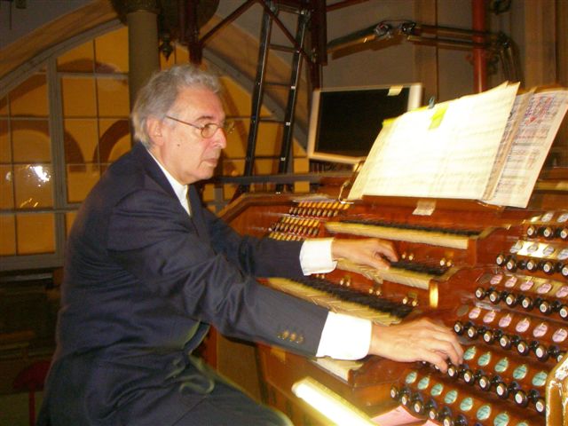 Michel Pinte  l'orgue Walker de la cathdrale de Riga (Lettonie), le 29 aot 2007