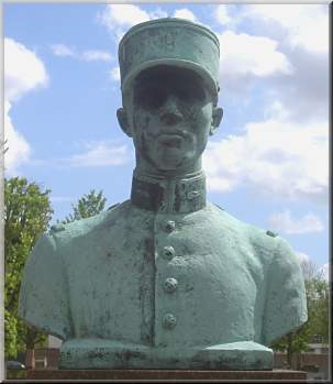 Monument funraire du lieutenant d'artillerie Jean Romanette