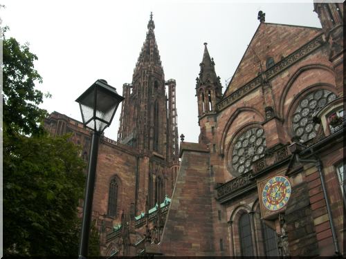 Strasbourg : cathdrale Notre-Dame, grand-orgue suspendu Alfred Kern (1981) dans buffet du XVe sicle, et orgue de chur Joseph Merklin, 1878