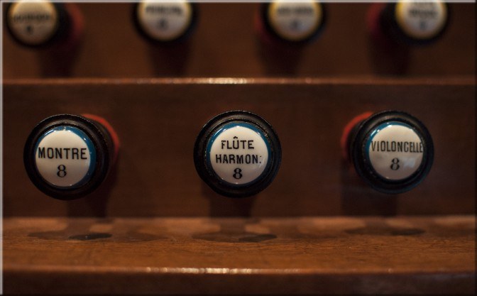 Cathdrale de Tunis : tirants de la console de l'orgue