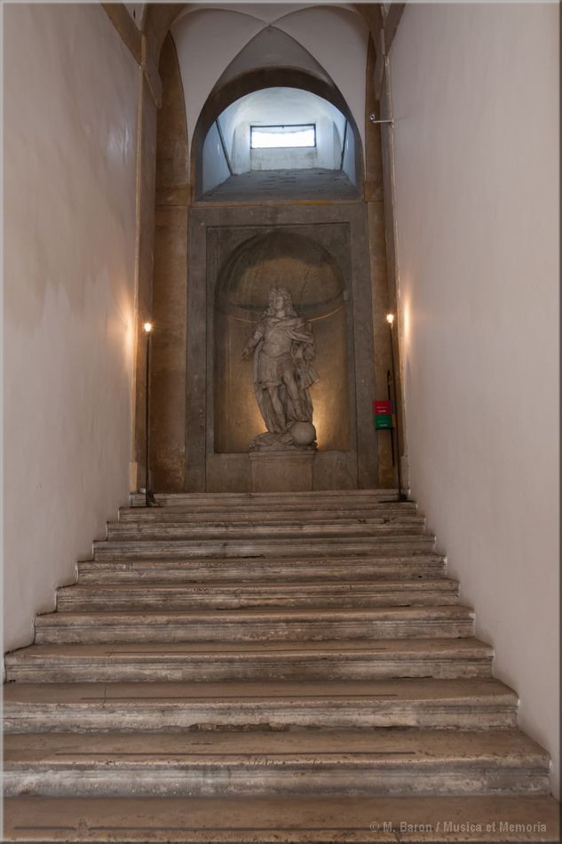 L'escalier principal et le buste de Colbert