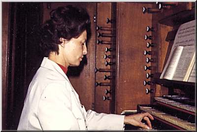 Denise Chirat-Comtet  l'orgue de la cathdrale St-Louis de Versailles, 1970.