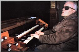 Joseph Oulès à l'orgue de la collègiale du Moustier à Saint-Yrieix-la-Perche