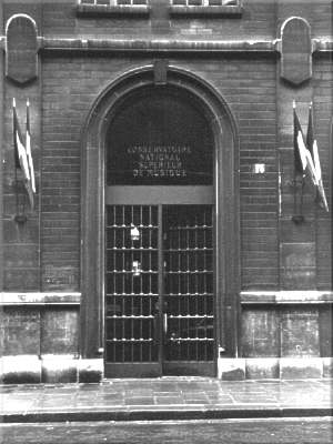 La porte du CNSMP rue de Madrid, Paris.